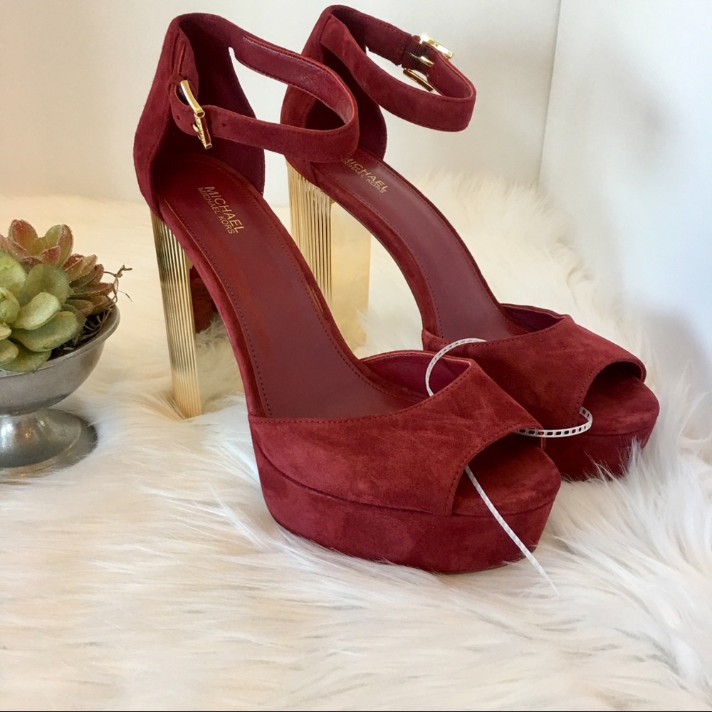 ❤️❤️Michael Kors suede platforms. Size 10.